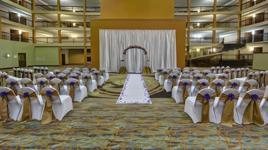 Clarion Hotel & Suites Conference Center Memphis Airport Exterior photo