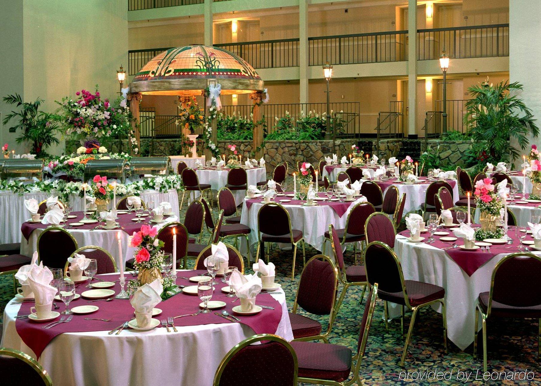 Clarion Hotel & Suites Conference Center Memphis Airport Exterior photo